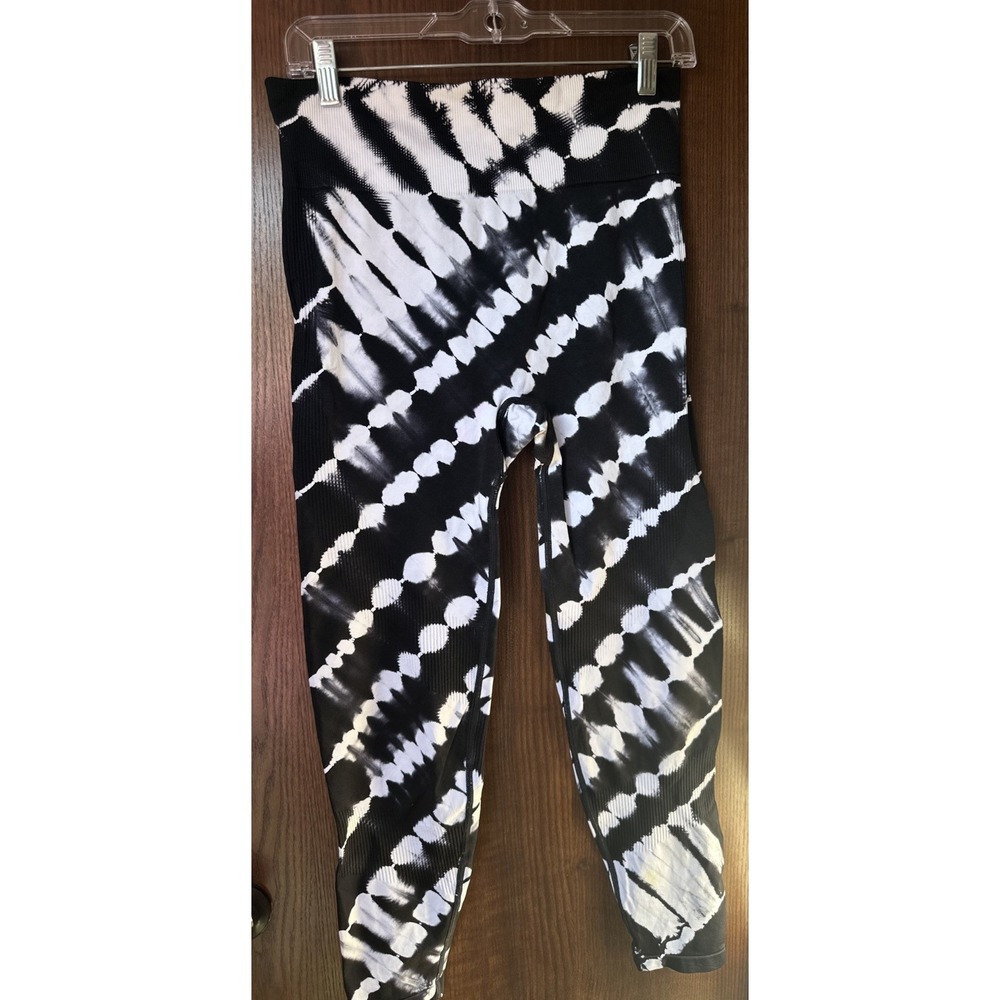 PINK Victoria's Secret Seamless Tie Dye Ribbed Leggings Black White Large - Picture 5 of 6